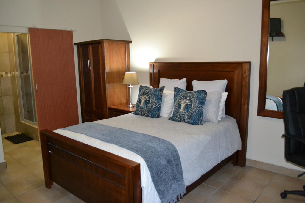 Safari Gardens Guesthouse Rustenburg Exterior foto
